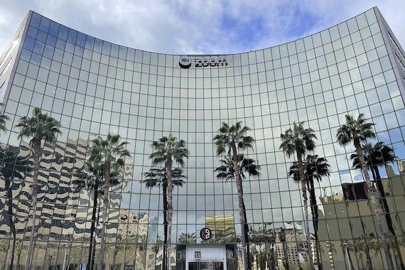 Zoom rappelle ses employés au bureau à temps partiel - Les Affaires