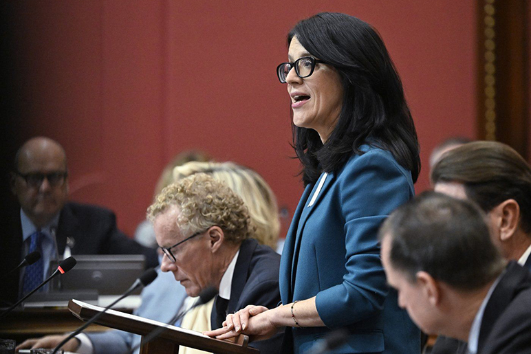 Le gouvernement Legault incite ses fonctionnaires à éviter Amazon