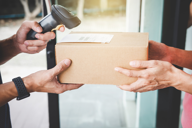 FedEx abaisse à nouveau ses prévisions face aux «incertitudes» économiques