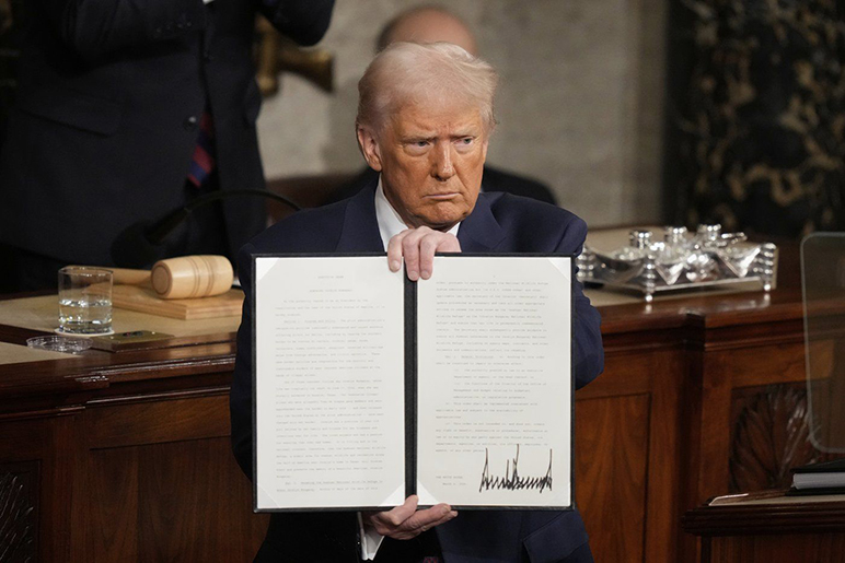 Les Canadiens craignent maintenant plus Trump que l’inflation, selon un sondage