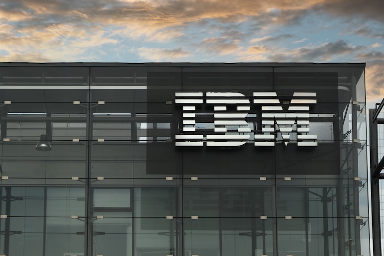 IBM annonce une innovation technologique boostant la puissance des puces de 50 %