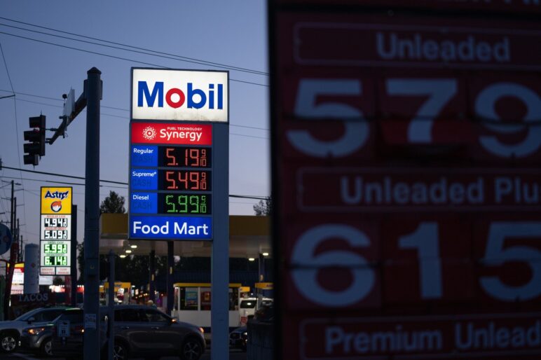 L’essence coûte 50% plus cher aux États-Unis qu’avant la guerre au Moyen-Orient