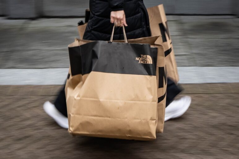 Photo: lesaffaires.com Canada Retail Sales Rise 0.6 Percent in June